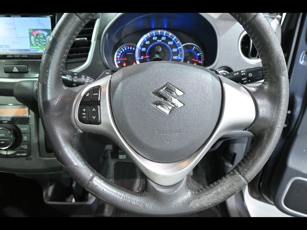 2013 Suzuki Wagon R 4WD スティングレーT auction photo 9