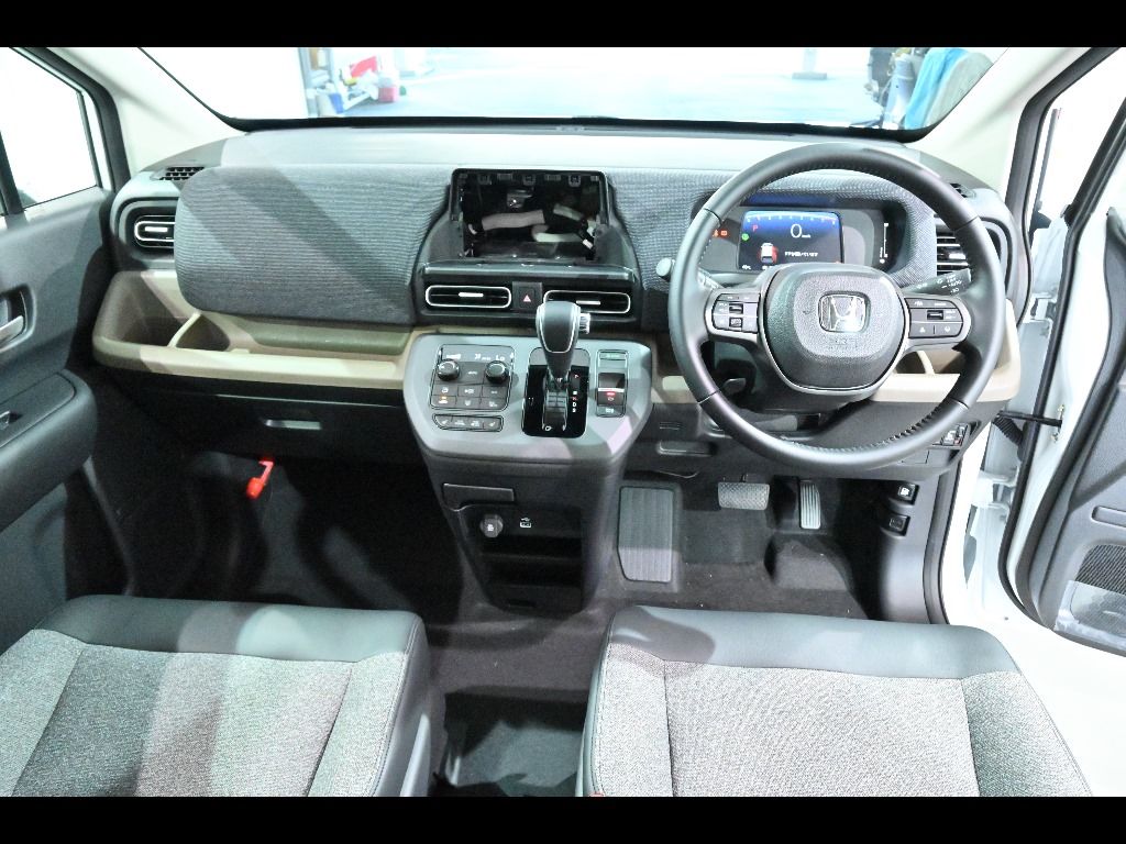 2026 Honda Freed 4WD エアーEX 6人 auction photo 3