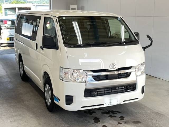 2026 Toyota Hiace DX GL Package auction photo 4