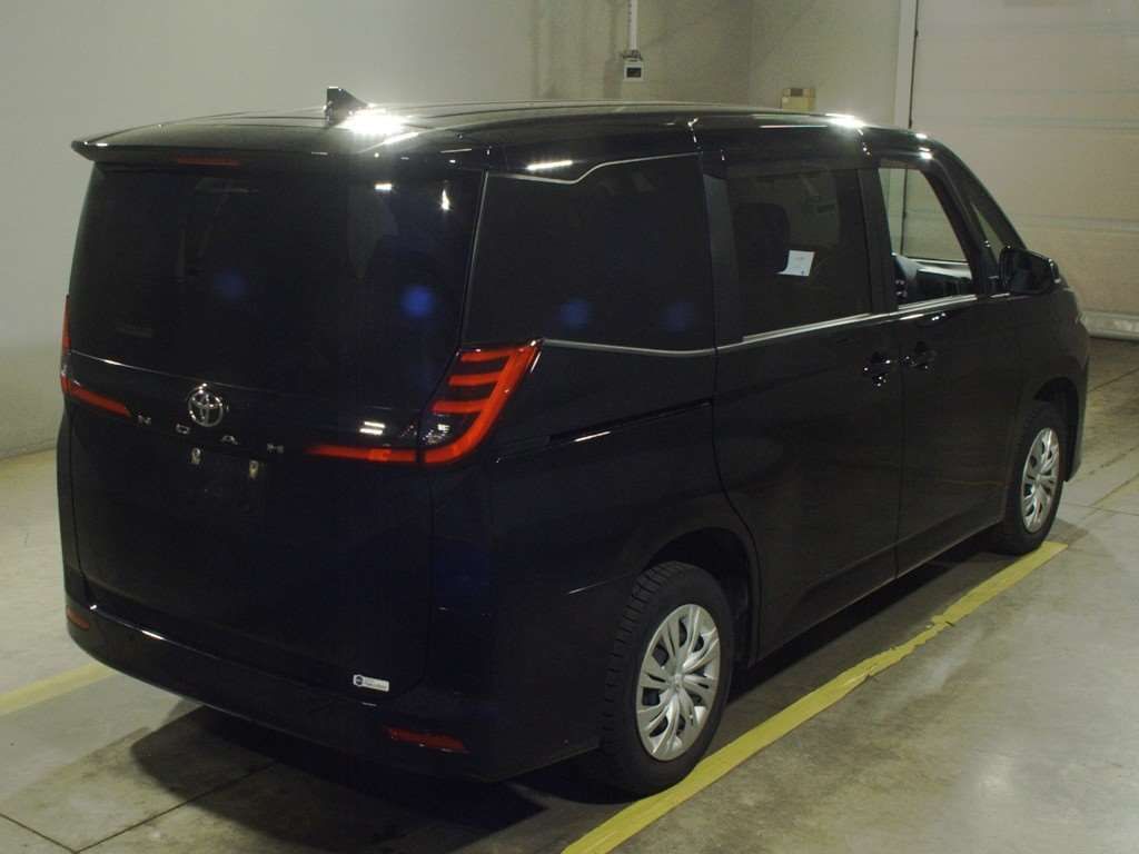 2022 Toyota Noah X 4WD auction photo 2