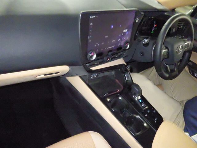 2023 Lexus NX NX350HバージョL auction photo 3