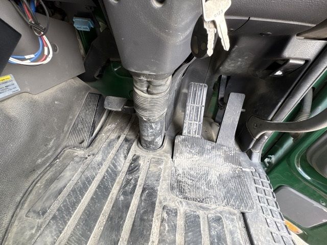 2015 Nissan Diesel UD dump auction photo 4