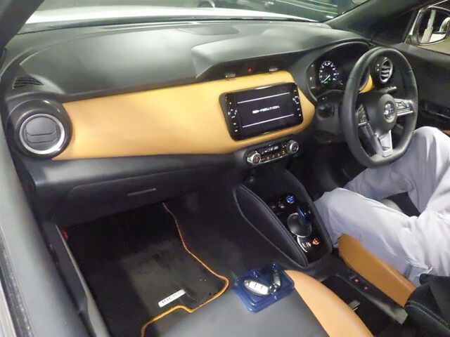2021 Nissan Kicks X Two-Tone Interior Edition auction photo 3