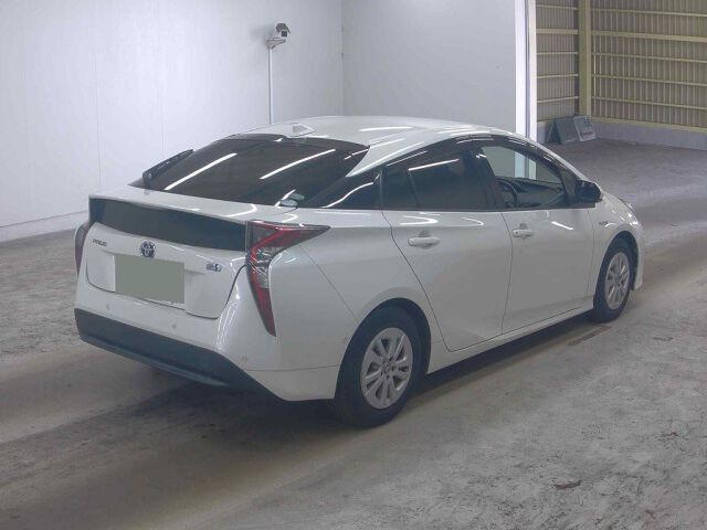 2018 Toyota Prius S Safety Plus auction photo 5