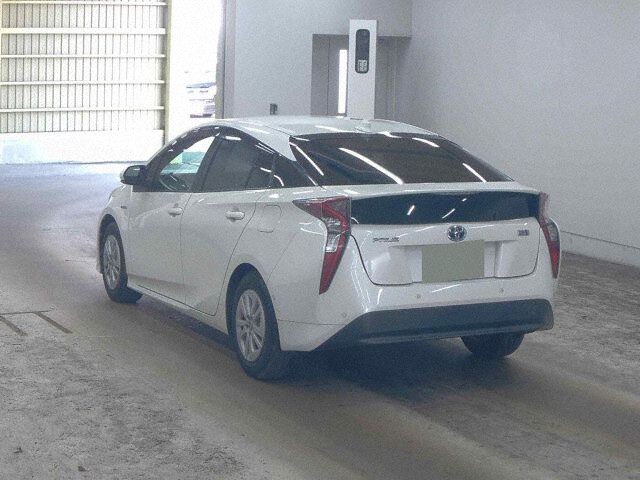 2018 Toyota Prius S Safety Plus auction photo 2
