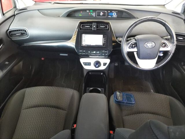 2018 Toyota Prius S Safety Plus auction photo 3