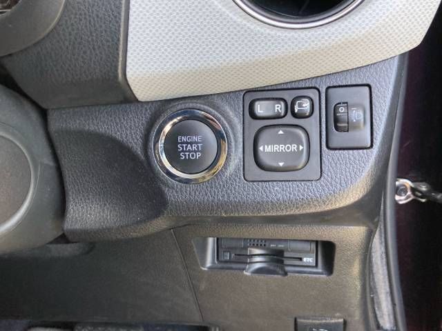 2015 Toyota Vitz 1.3F スマートスタイル auction photo 5