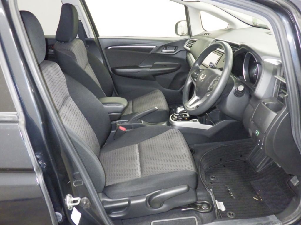 2017 Honda Fit ハイブリッドF auction photo 6
