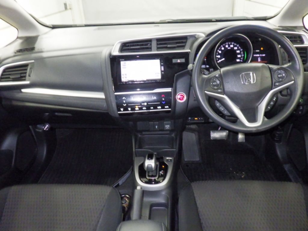 2017 Honda Fit ハイブリッドF auction photo 3
