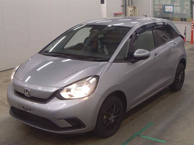 2021 Honda Fit ベーシック 4WD auction photo 4