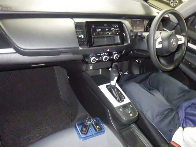 2021 Honda Fit ベーシック 4WD auction photo 3