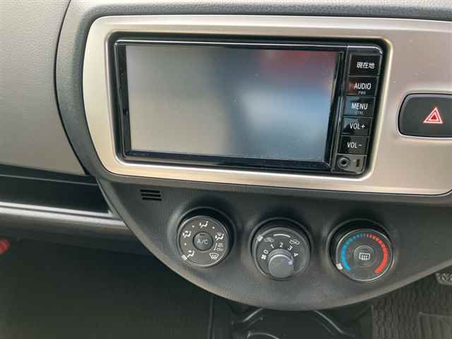 2016 Toyota Vitz F auction photo 6