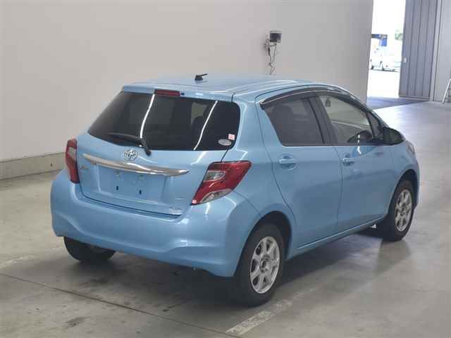 2016 Toyota Vitz F auction photo 5