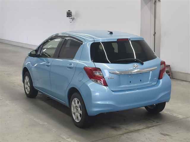 2016 Toyota Vitz F auction photo 2