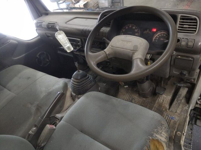 1996 Isuzu Elf auction photo 3