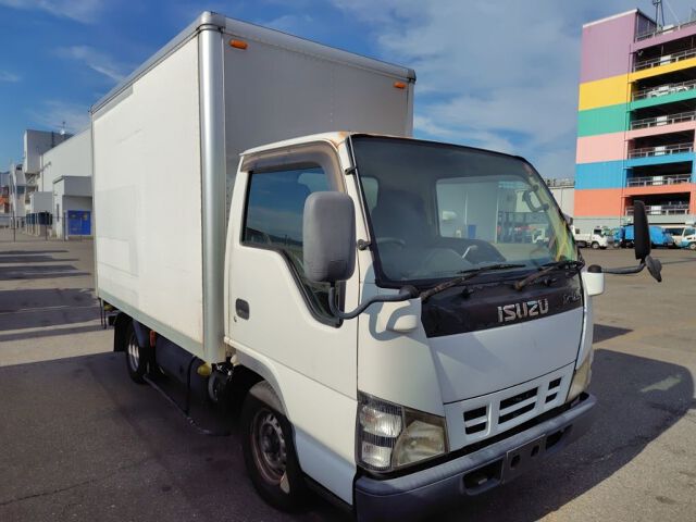 Japan Auction Vehicles 8 2007 Isuzu Elf auction photo