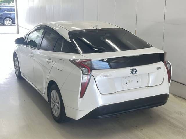2016 Toyota Prius S auction photo 3
