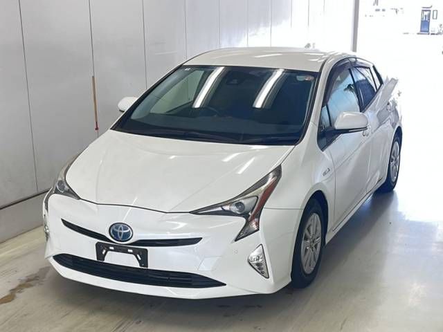 2016 Toyota Prius S Japan auction vehicle