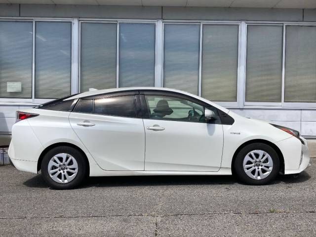 2016 Toyota Prius S auction photo 2