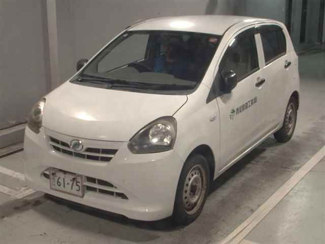 2013 Daihatsu Mira e:S D auction photo 4