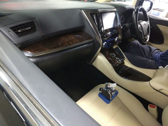 2022 Toyota Alphard G F Package 4WD auction photo 3