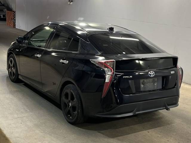 2016 Toyota Prius Sツーリングセレクション auction photo 3