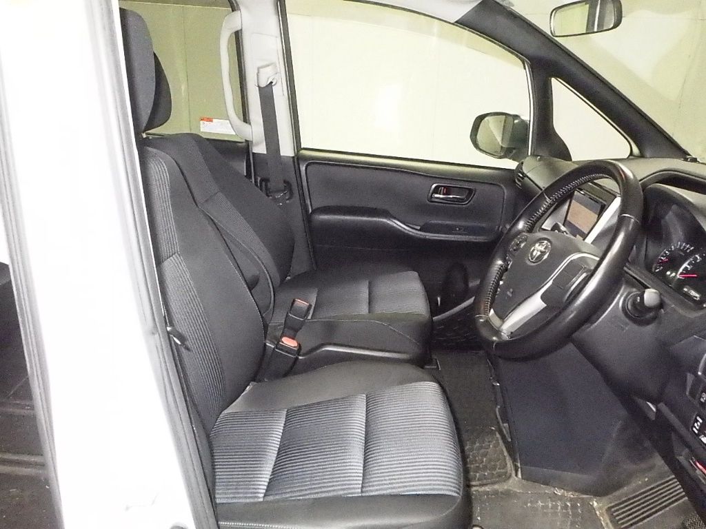 2015 Toyota Voxy 4WD ZS煌 7人 auction photo 6
