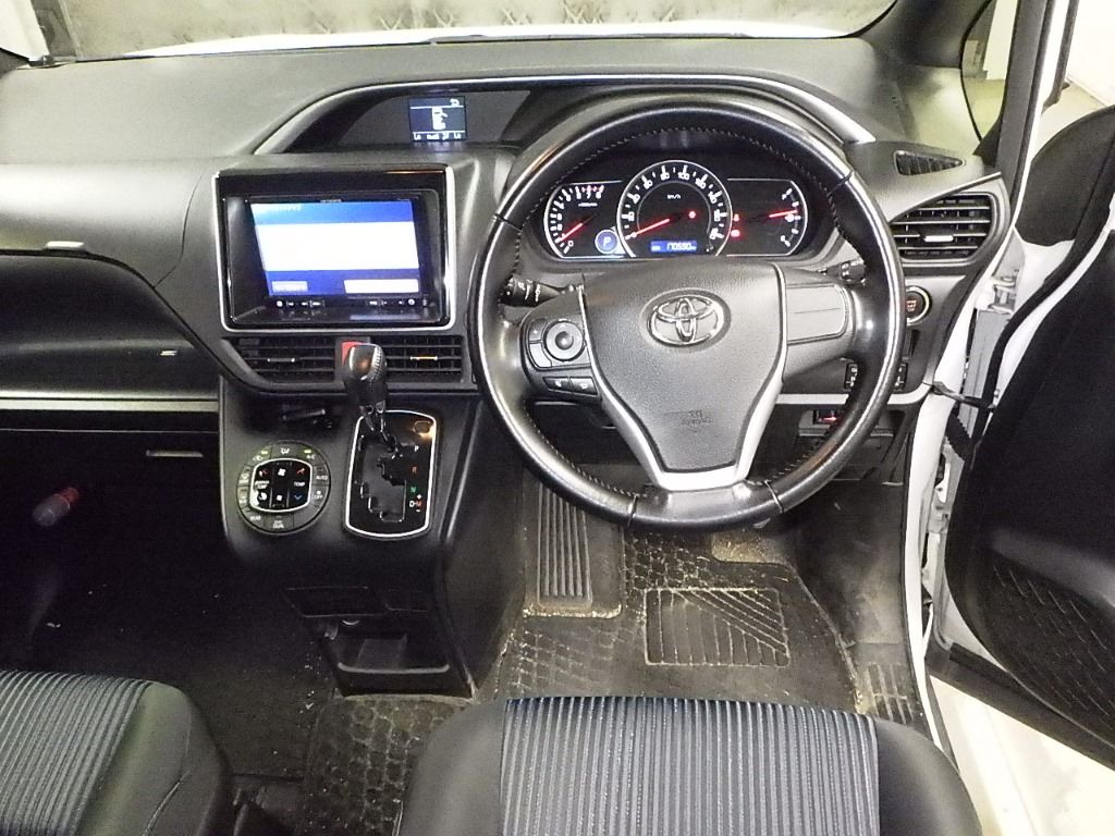 2015 Toyota Voxy 4WD ZS煌 7人 auction photo 3