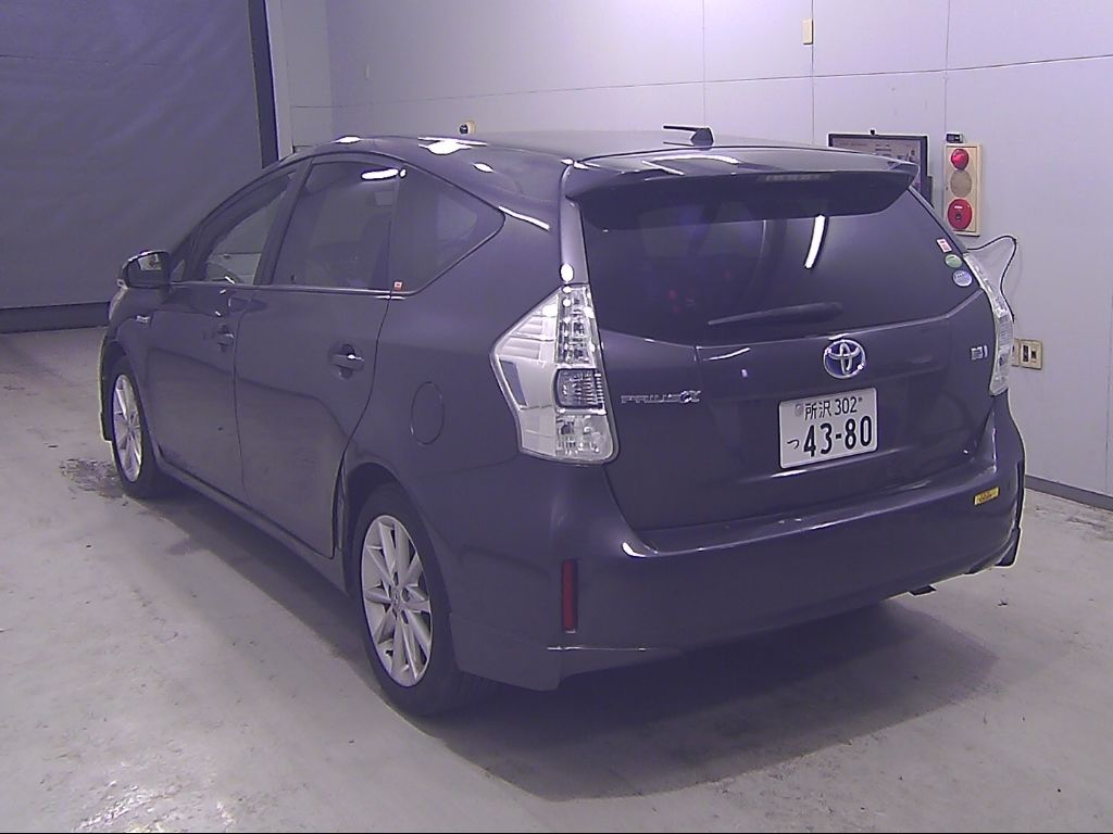 2014 Toyota Prius Alpha S Touring Selection auction photo 5