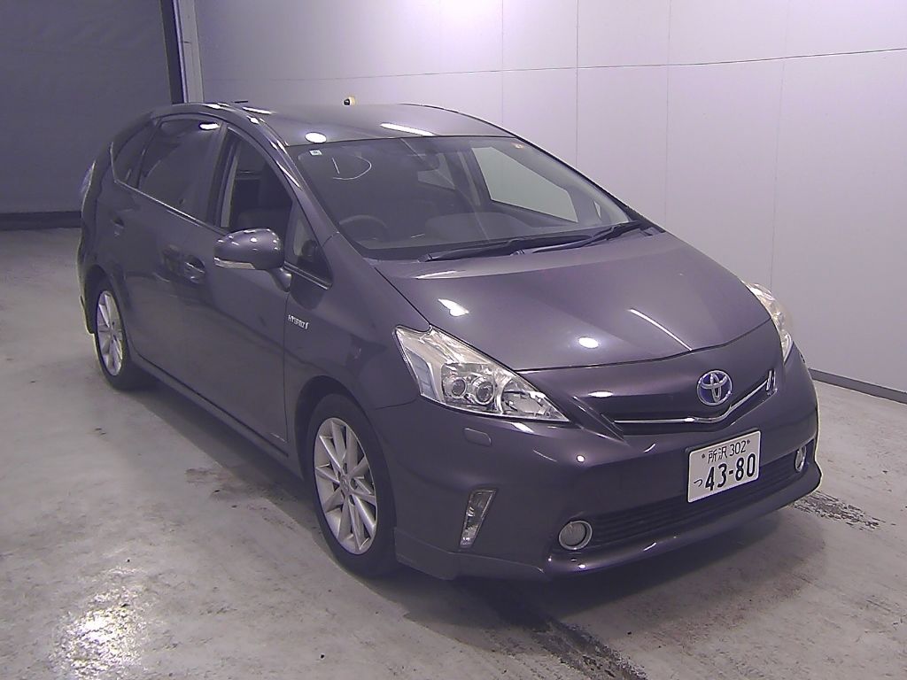 2014 Toyota Prius Alpha S Touring Selection Japan auction vehicle
