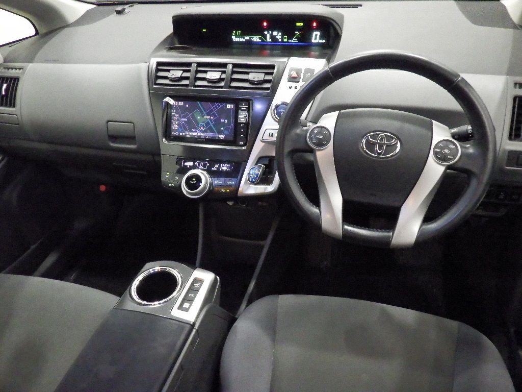 2014 Toyota Prius Alpha S Touring Selection auction photo 3