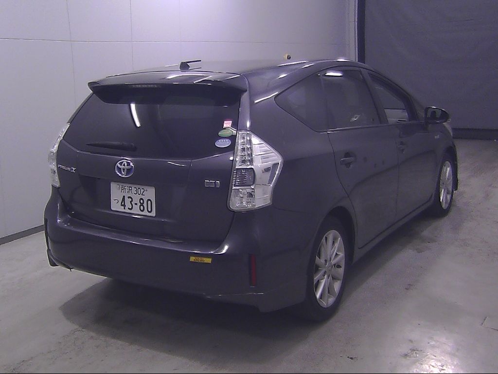 2014 Toyota Prius Alpha S Touring Selection auction photo 2