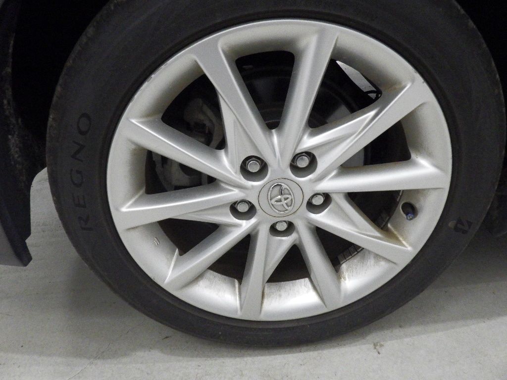 2014 Toyota Prius Alpha S Touring Selection auction photo 9