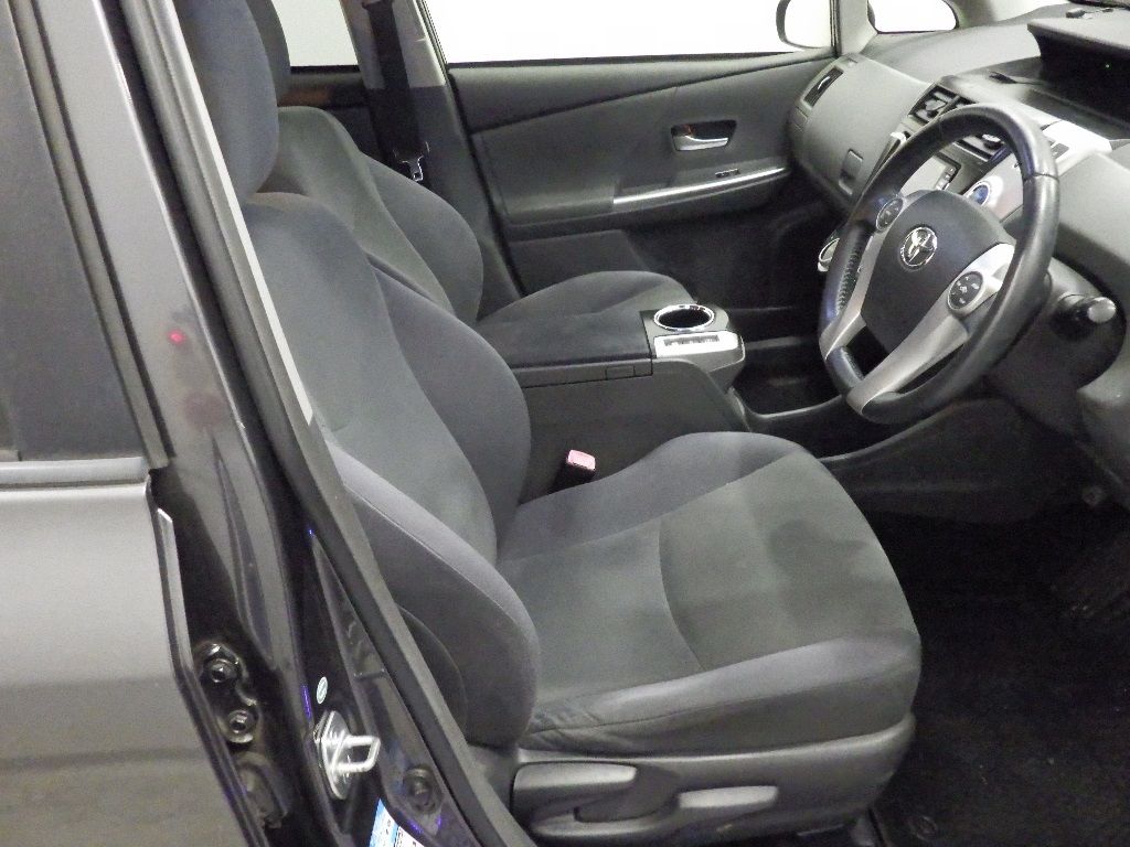 2014 Toyota Prius Alpha S Touring Selection auction photo 6