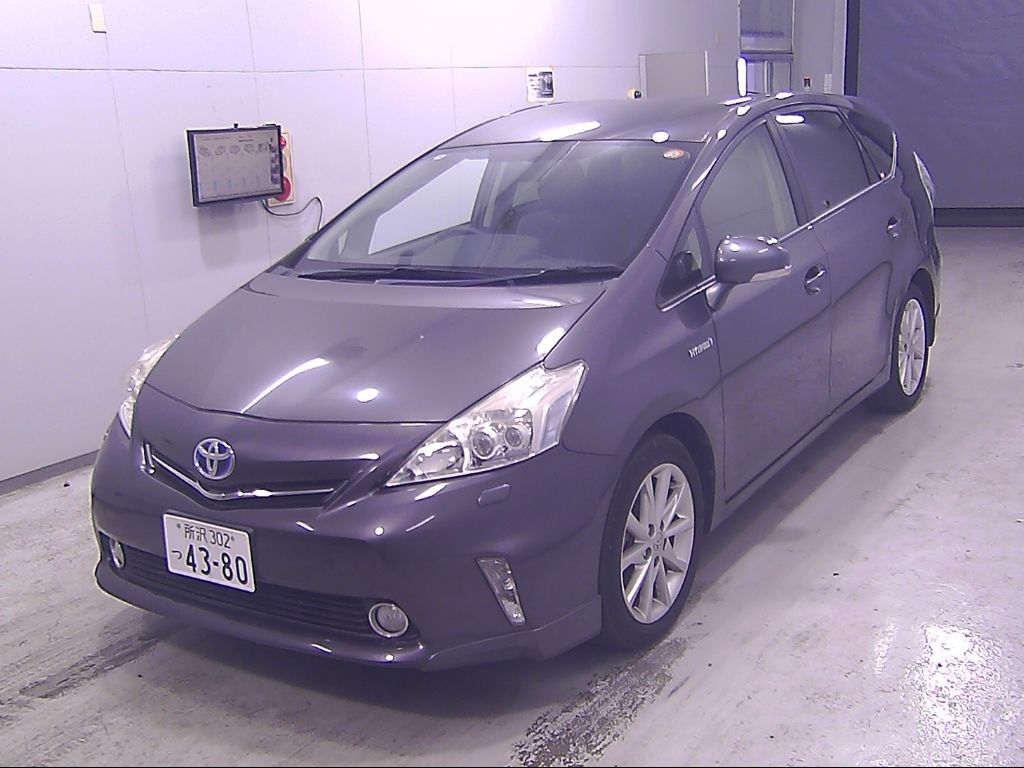2014 Toyota Prius Alpha S Touring Selection auction photo 4