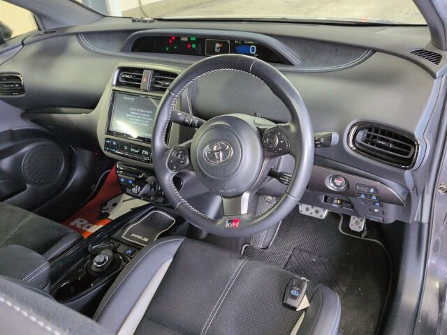2020 Toyota Prius PHEV S GRスポーツ auction photo 3