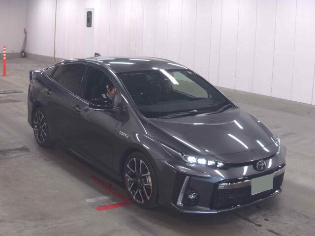 2020 Toyota Prius PHEV S GRスポーツ Japan auction vehicle