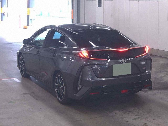 2020 Toyota Prius PHEV S GRスポーツ auction photo 2