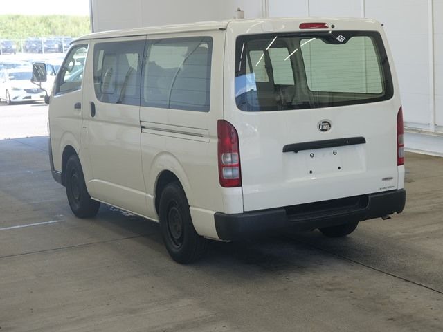 2015 Toyota Hiace バン 1.25t DX ロング auction photo 2