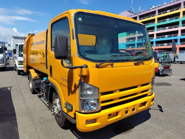Japan Auction Vehicles 8 2007 Isuzu Elf Packer auction photo