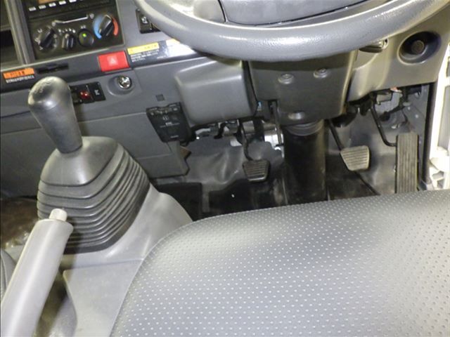 2013 Isuzu Elf With crane auction photo 7