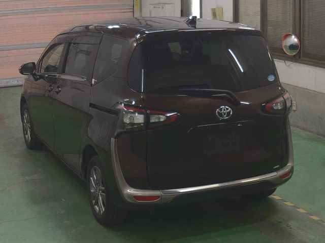 2015 Toyota Sienta 4WD G auction photo 2