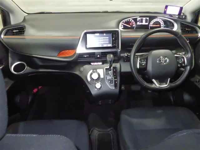 2015 Toyota Sienta 4WD G auction photo 3
