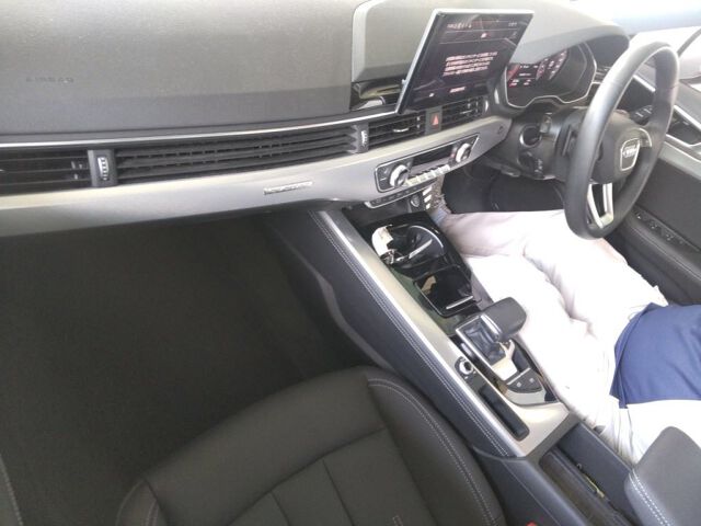 2023 Audi A4 Avant 40TDIクワトアドバ 4WD auction photo 3