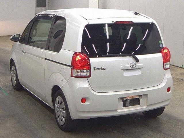2013 Toyota Porte G auction photo 2