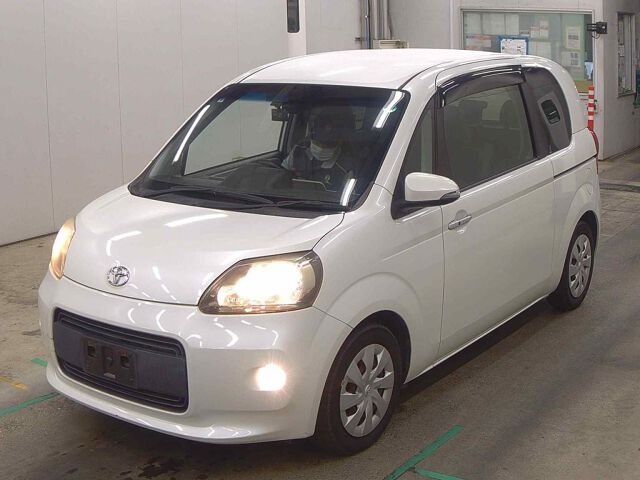 2013 Toyota Porte G auction photo 4