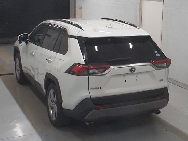 2019 Toyota RAV4 4WD ハイブリッドG auction photo 2