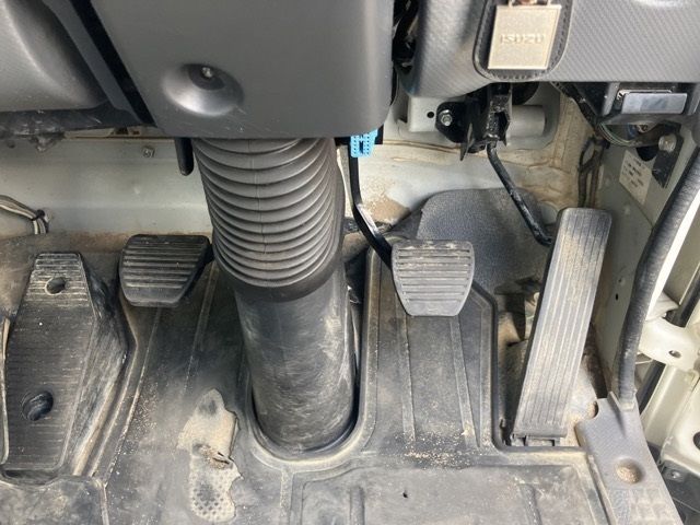 2012 Isuzu Forward dump auction photo 4