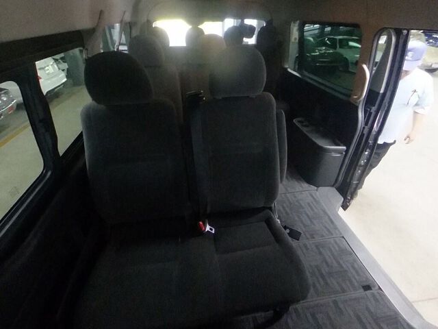 2023 Toyota Hiace GL 4WD auction photo 6