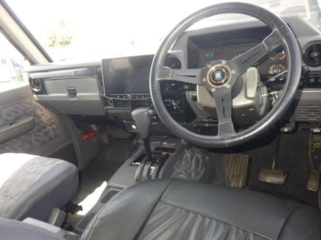 1998 Toyota Land Cruiser 70 ZX ディーゼル 4WD auction photo 3